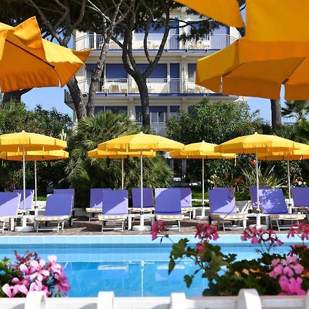 Hotel Majestic ลิโดดิเยโซโล ภายนอก รูปภาพ