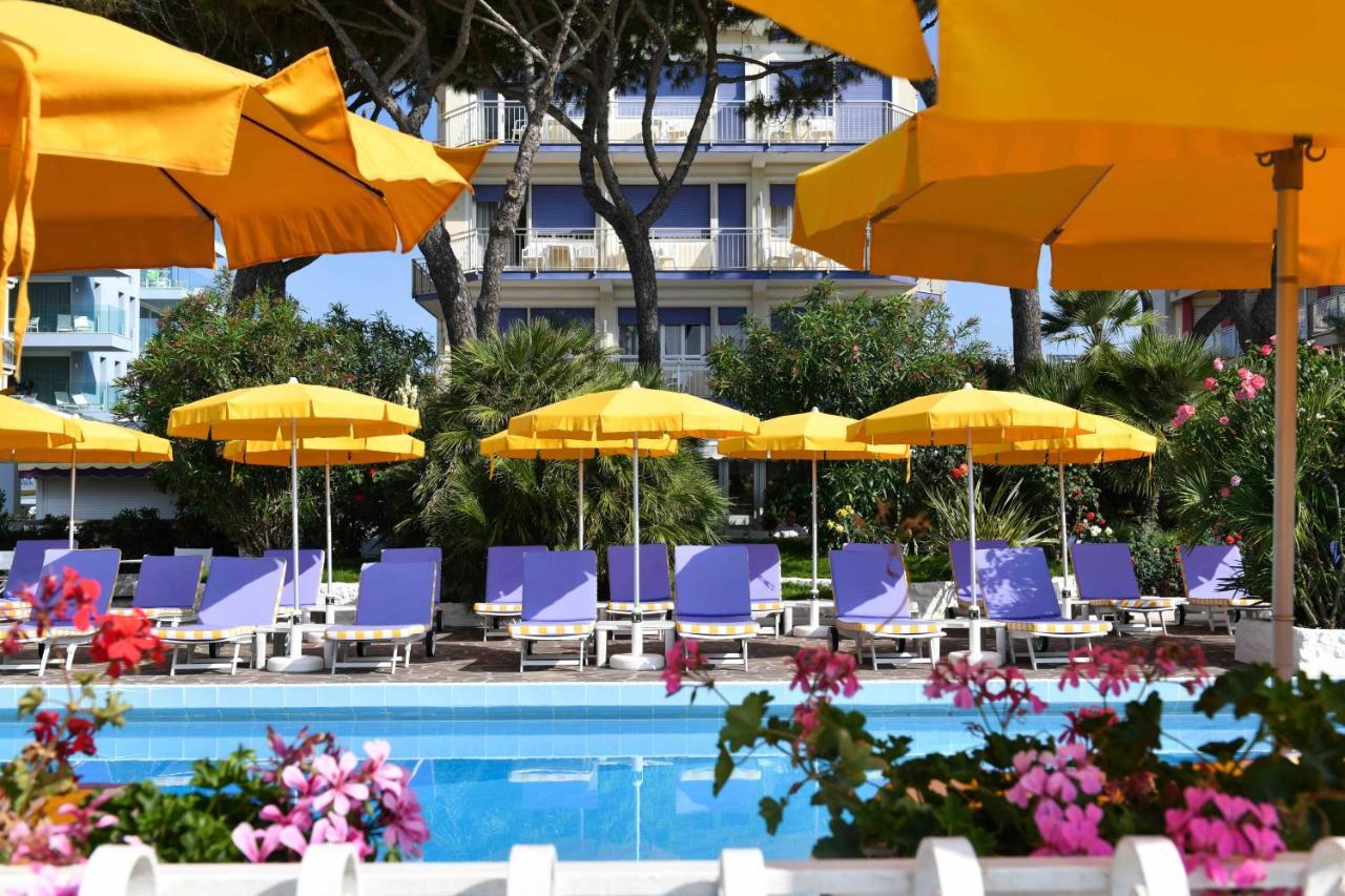 Hotel Majestic ลิโดดิเยโซโล ภายนอก รูปภาพ