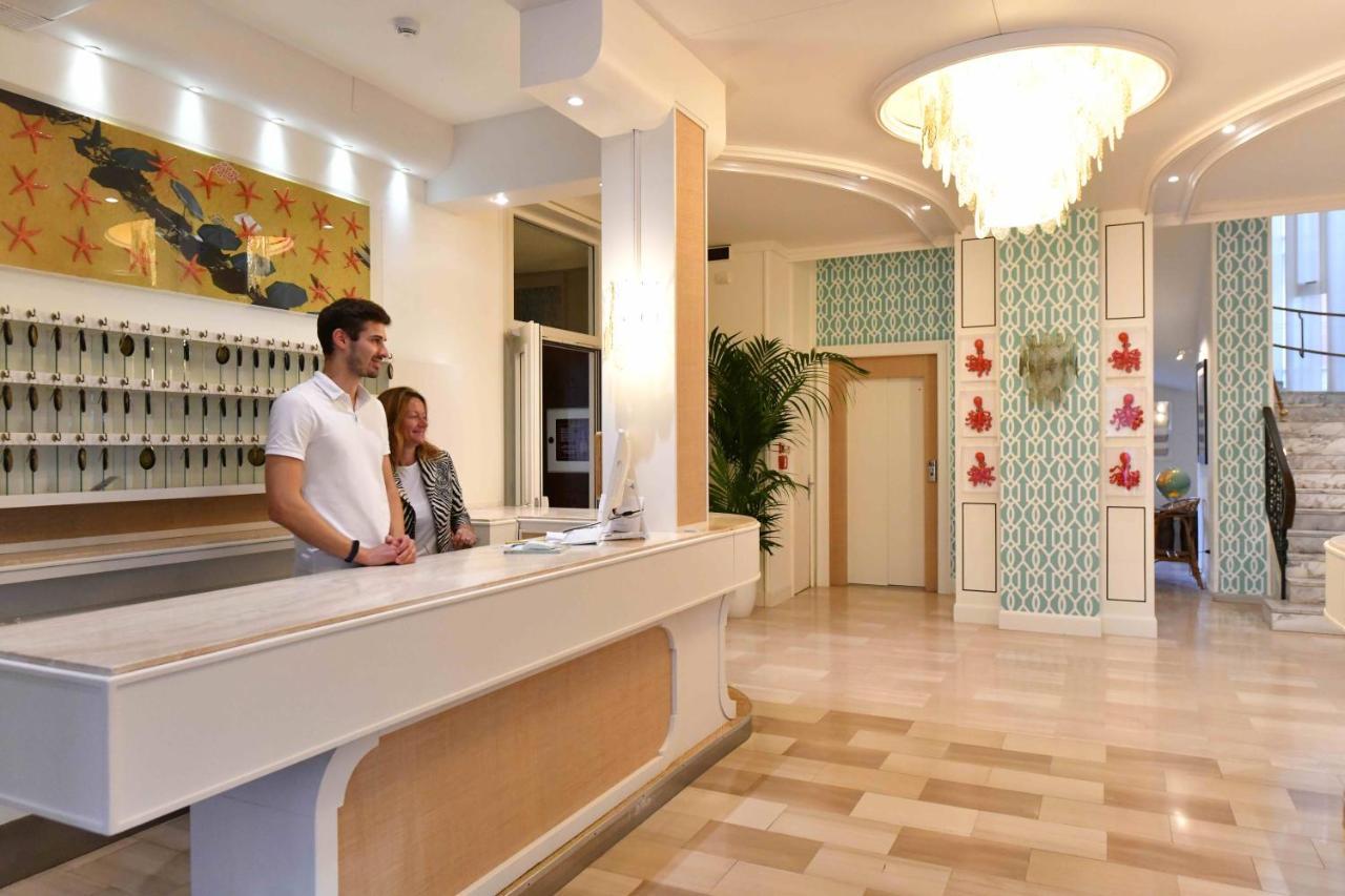 Hotel Majestic ลิโดดิเยโซโล ภายนอก รูปภาพ
