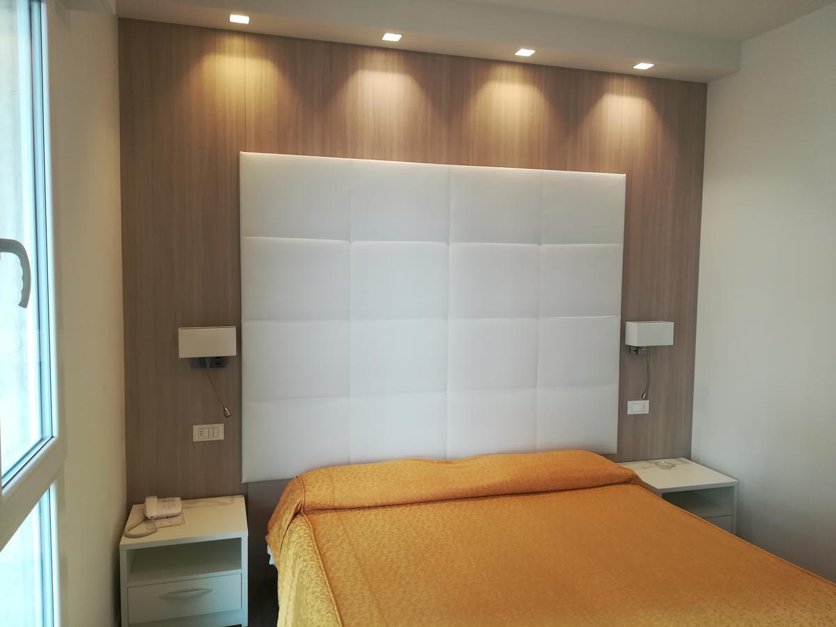 Hotel Majestic ลิโดดิเยโซโล ภายนอก รูปภาพ