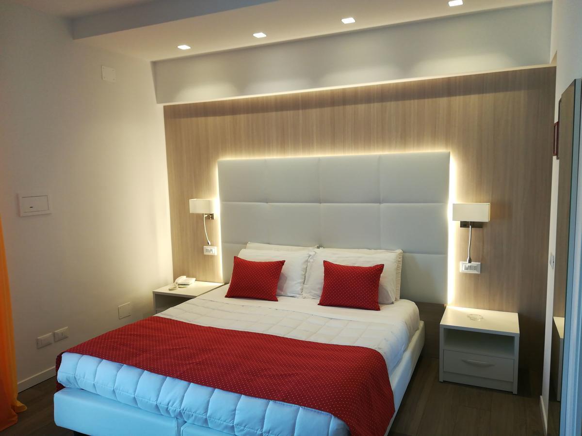 Hotel Majestic ลิโดดิเยโซโล ภายนอก รูปภาพ